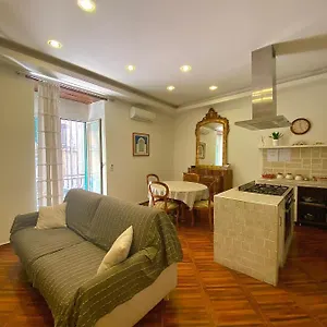 Trinità Degli Spagnoli House Naples