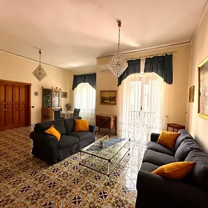 Сasa de vacaciones Maman Suite, Center Near Molo Beverello, Nápoles